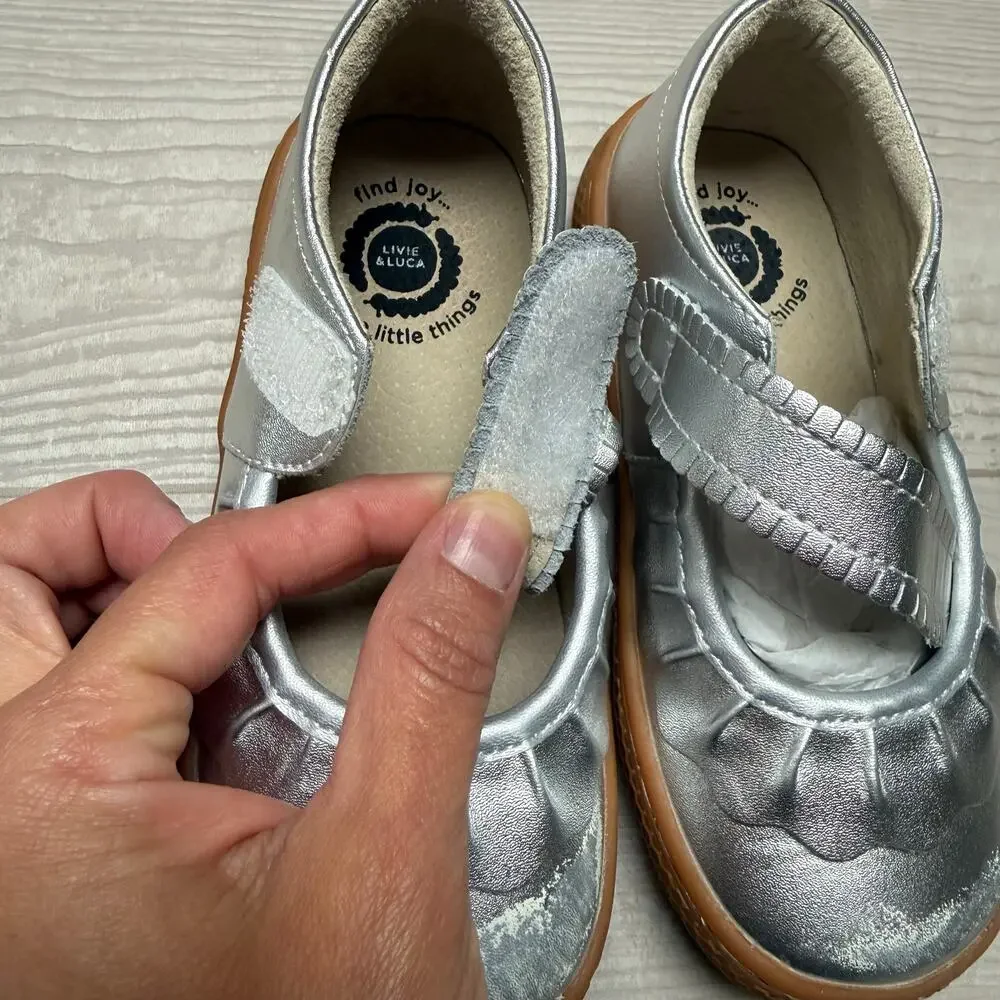 LIVIE AND LUCA Silver Ruffle Mary Jane’s Shoes SZ 9 Girls Shoes